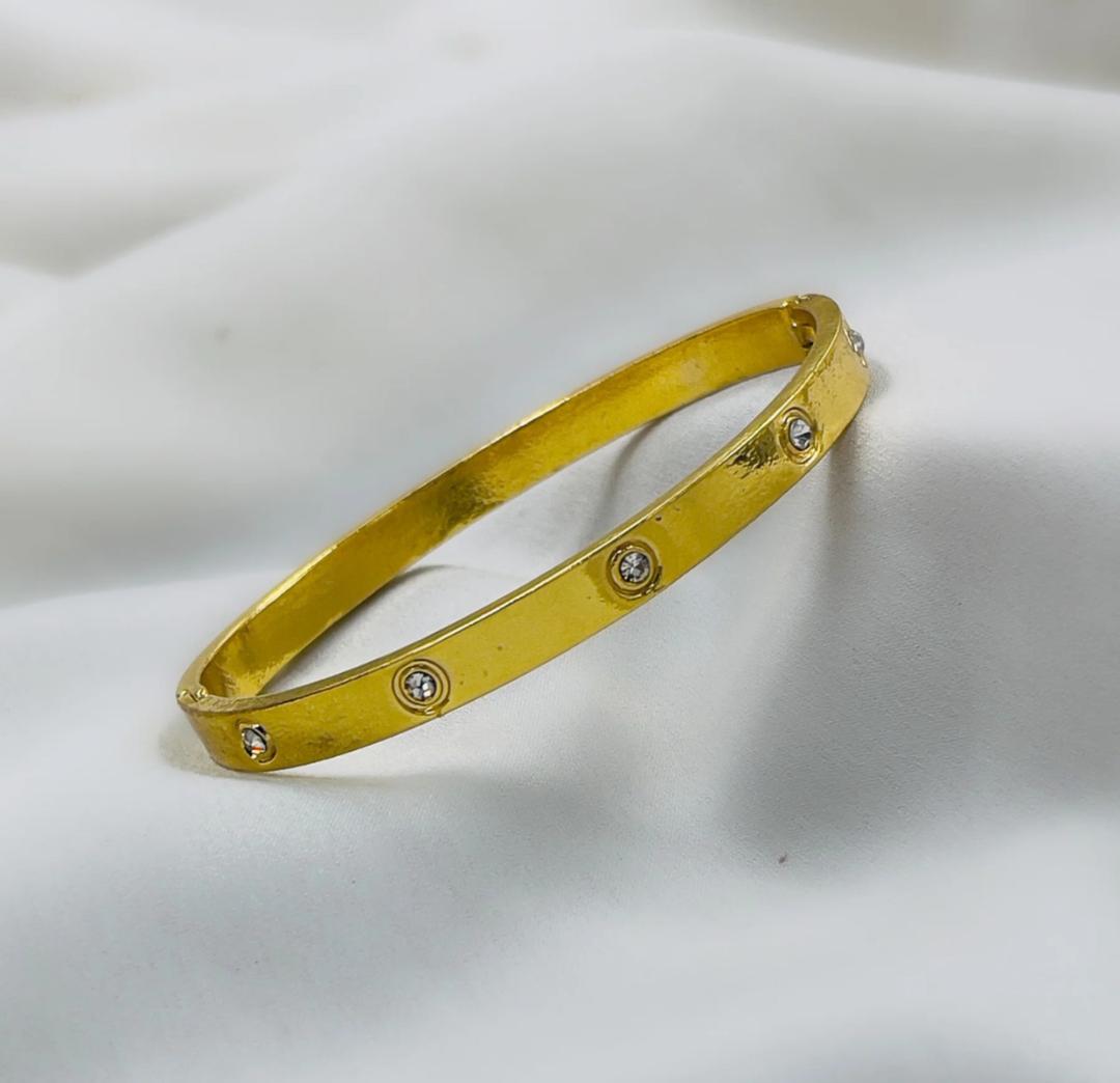 1 Pc Gold Plated Plain Bangle – simple and elegant gold-plated bracelet for women.