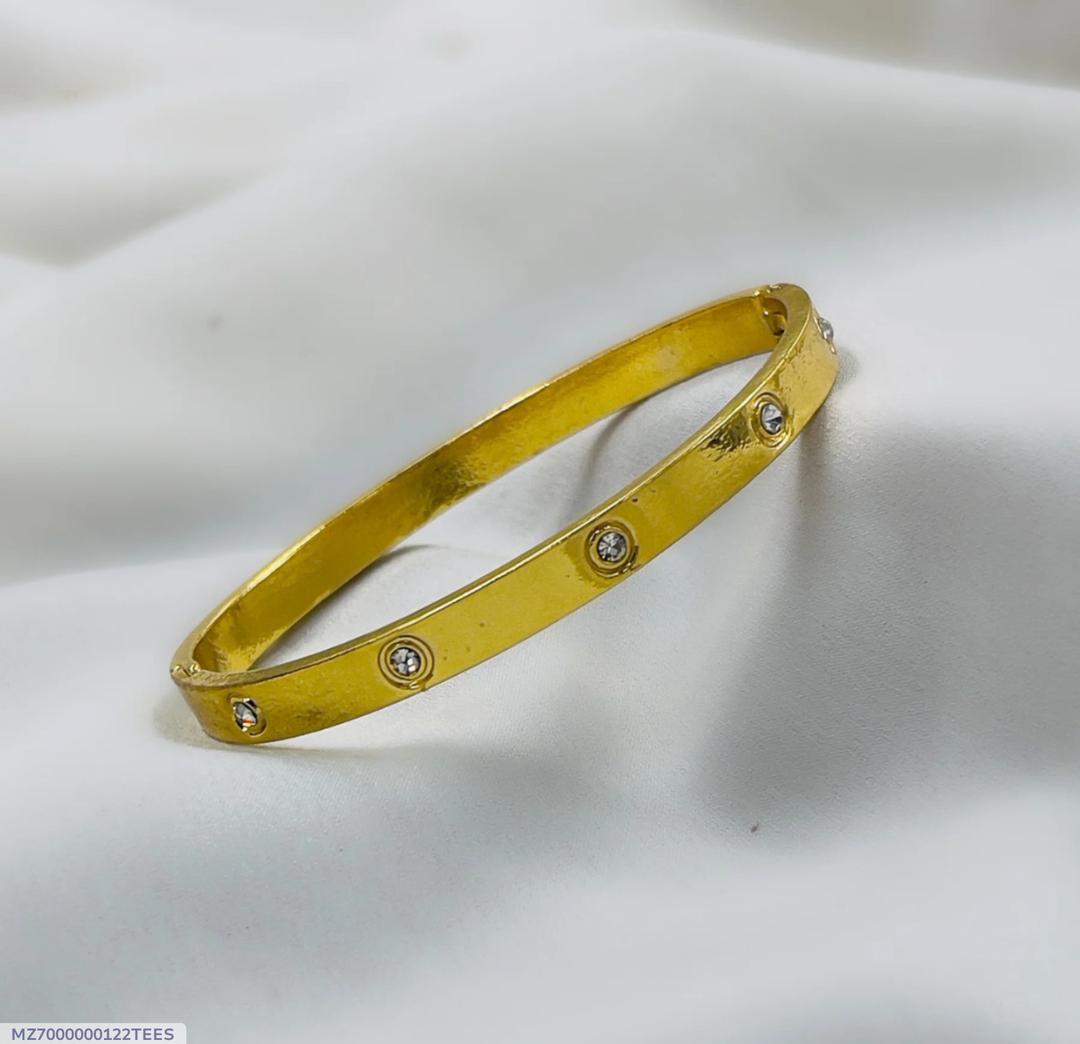 1 Pc Gold Plated Plain Bangle – simple and elegant gold-plated bracelet for women.