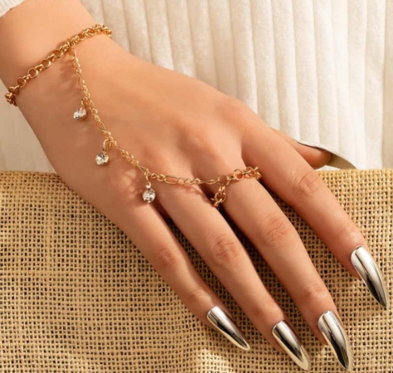 1 Pc Gold Plated Thread Bracelet – stylish gold-plated bracelet with thread band for everyday wear.